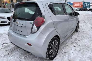 Хэтчбек Chevrolet Spark 2015 в 