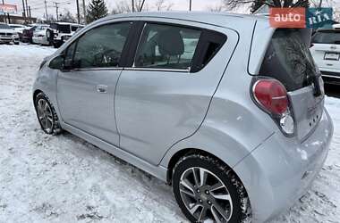Хэтчбек Chevrolet Spark 2015 в 