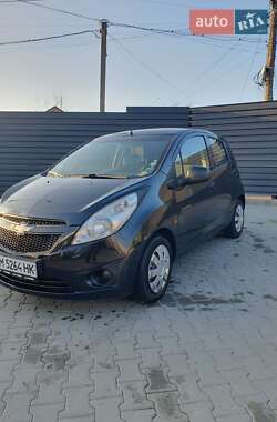 Хетчбек Chevrolet Spark 2010 в Житомирі