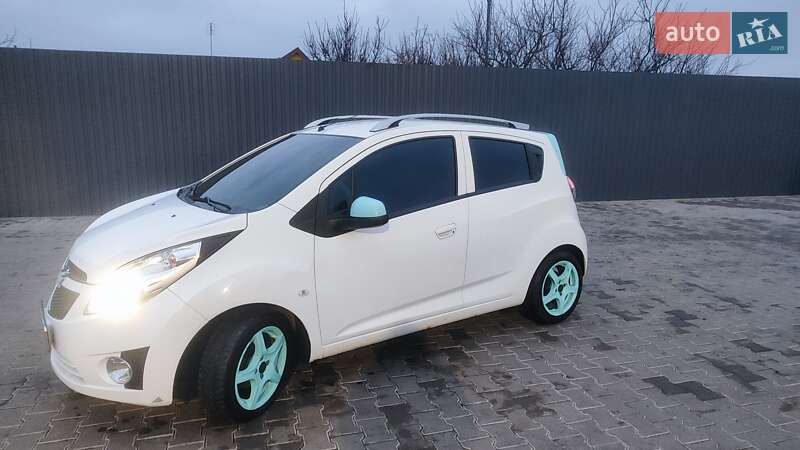 Хетчбек Chevrolet Spark 2012 в Южноукраїнську