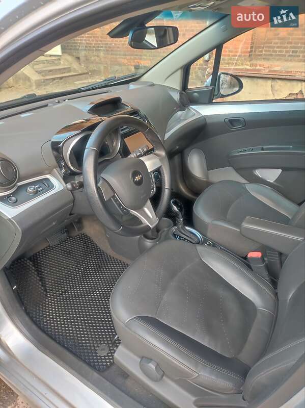 Хэтчбек Chevrolet Spark 2016 в Житомире