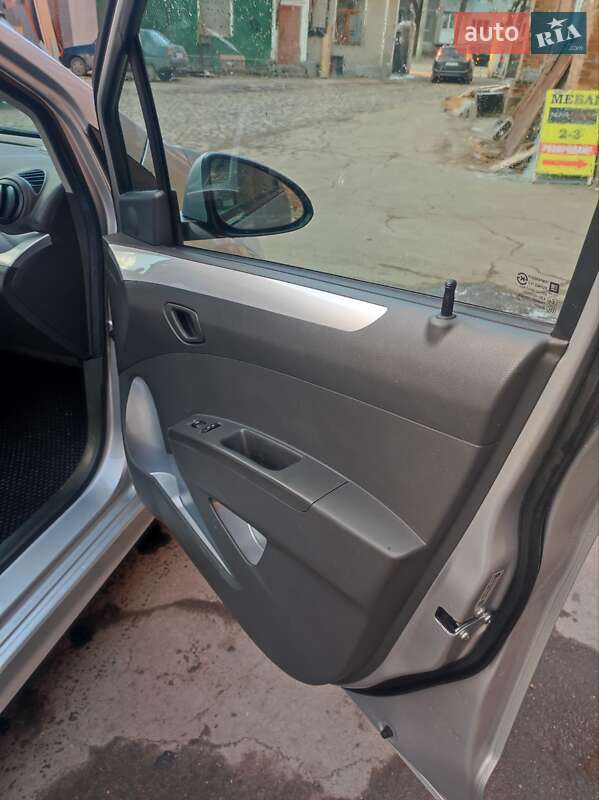 Хетчбек Chevrolet Spark 2016 в Житомирі фото 10 Хетчбек Chevrolet Spark 2016 в Житомирі