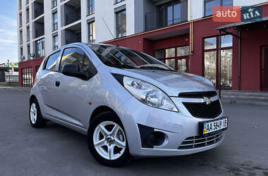 Хэтчбек Chevrolet Spark 2010 в 
