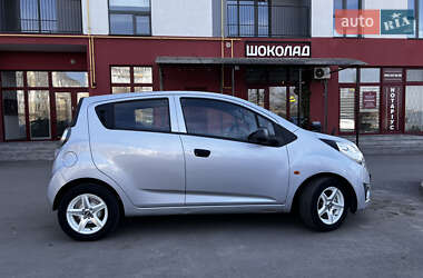 Хэтчбек Chevrolet Spark 2010 в 