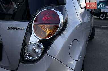 Хэтчбек Chevrolet Spark 2010 в 