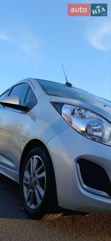 Хетчбек Chevrolet Spark 2016 в Кривому Розі