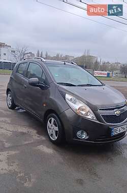 Хэтчбек Chevrolet Spark 2011 в 