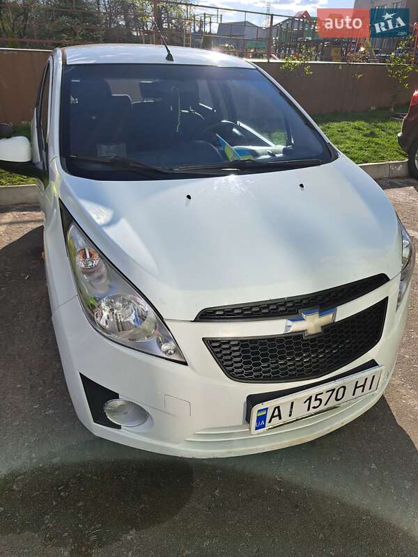 Хэтчбек Chevrolet Spark 2010 в 