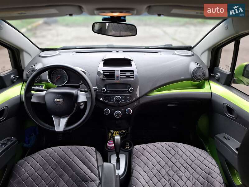Хетчбек Chevrolet Spark 2015 в Одесі