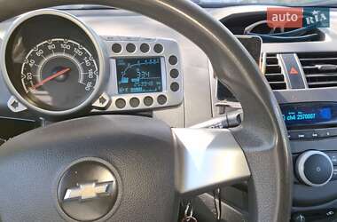 Хэтчбек Chevrolet Spark 2010 в 