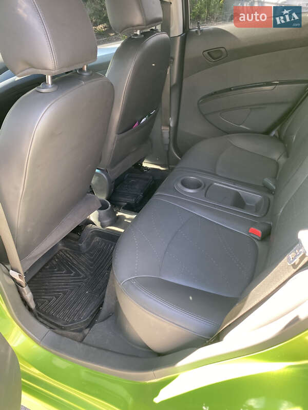 Хетчбек Chevrolet Spark 2014 в Рівному
