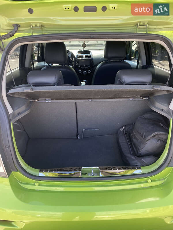 Хетчбек Chevrolet Spark 2014 в Рівному