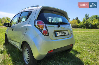 Хэтчбек Chevrolet Spark 2012 в 
