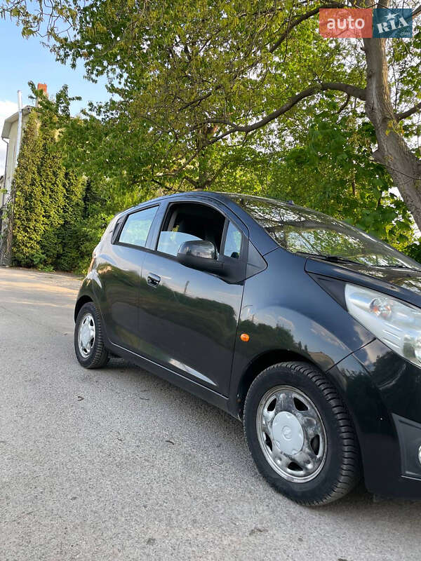 Хэтчбек Chevrolet Spark 2011 в Черновцах