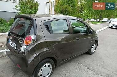 Хэтчбек Chevrolet Spark 2011 в Ровно