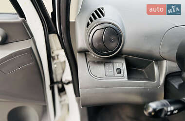 Хетчбек Chevrolet Spark 2012 в 