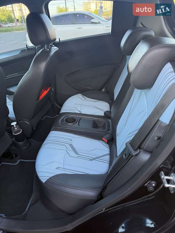 Хэтчбек Chevrolet Spark 2016 в Киеве