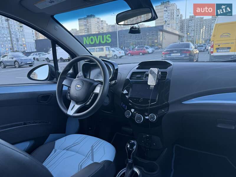 Хэтчбек Chevrolet Spark 2016 в Киеве
