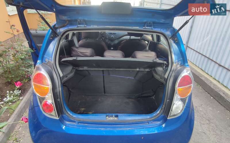 Хэтчбек Chevrolet Spark 2010 в Хмельницком