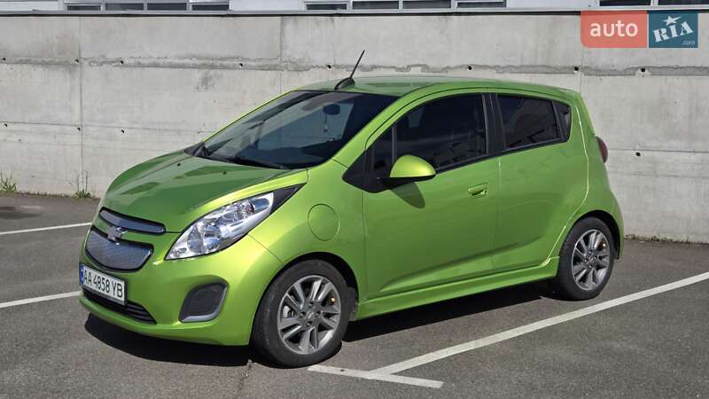 Хетчбек Chevrolet Spark 2015 в Києві