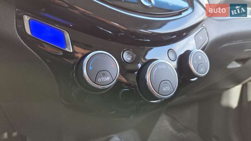 Хетчбек Chevrolet Spark 2015 в Києві