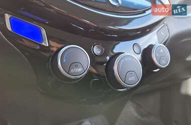 Хетчбек Chevrolet Spark 2015 в 