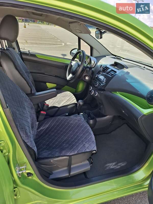 Хетчбек Chevrolet Spark 2015 в Одесі