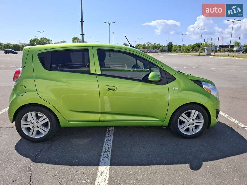 Хетчбек Chevrolet Spark 2015 в Одесі