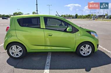 Хэтчбек Chevrolet Spark 2015 в 