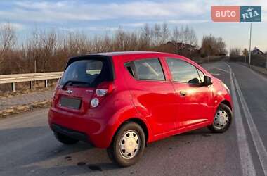 Хэтчбек Chevrolet Spark 2013 в 