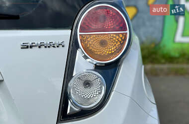 Хэтчбек Chevrolet Spark 2011 в 