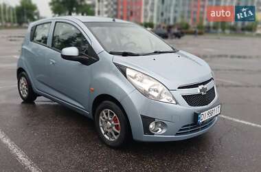 Хэтчбек Chevrolet Spark 2010 в Вишневом