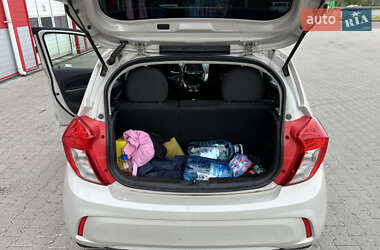Хэтчбек Chevrolet Spark 2016 в 