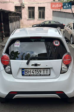 Хэтчбек Chevrolet Spark 2012 в 