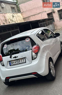 Хэтчбек Chevrolet Spark 2012 в 