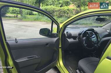 Хэтчбек Chevrolet Spark 2012 в 