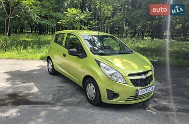 Хэтчбек Chevrolet Spark 2012 в 