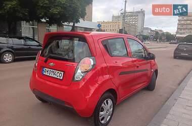 Хэтчбек Chevrolet Spark 2010 в 
