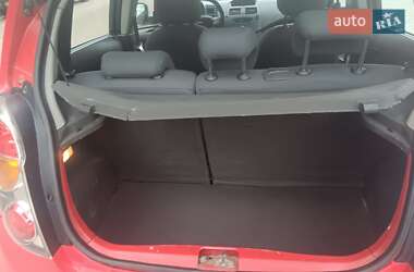 Хэтчбек Chevrolet Spark 2010 в 
