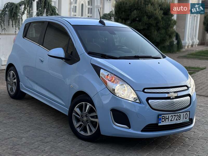 Хэтчбек Chevrolet Spark 2015 в 