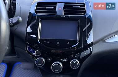 Хэтчбек Chevrolet Spark 2015 в 