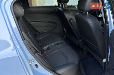 Хэтчбек Chevrolet Spark 2015 в 