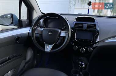 Хэтчбек Chevrolet Spark 2015 в 