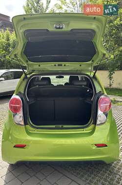Хэтчбек Chevrolet Spark 2015 в 