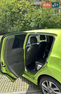 Хэтчбек Chevrolet Spark 2015 в 
