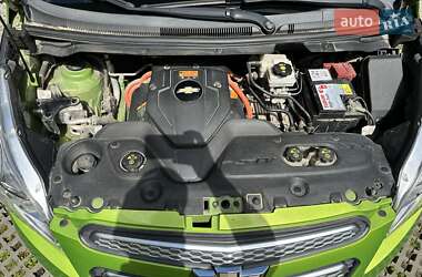 Хэтчбек Chevrolet Spark 2015 в 