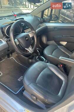Хэтчбек Chevrolet Spark 2015 в 