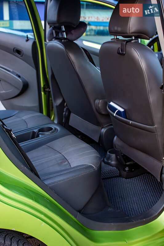 Хэтчбек Chevrolet Spark 2012 в Ровно