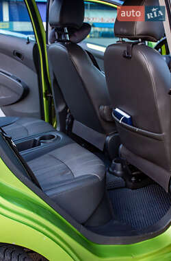 Хэтчбек Chevrolet Spark 2012 в 