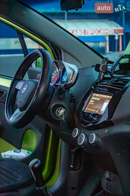 Хэтчбек Chevrolet Spark 2012 в Ровно